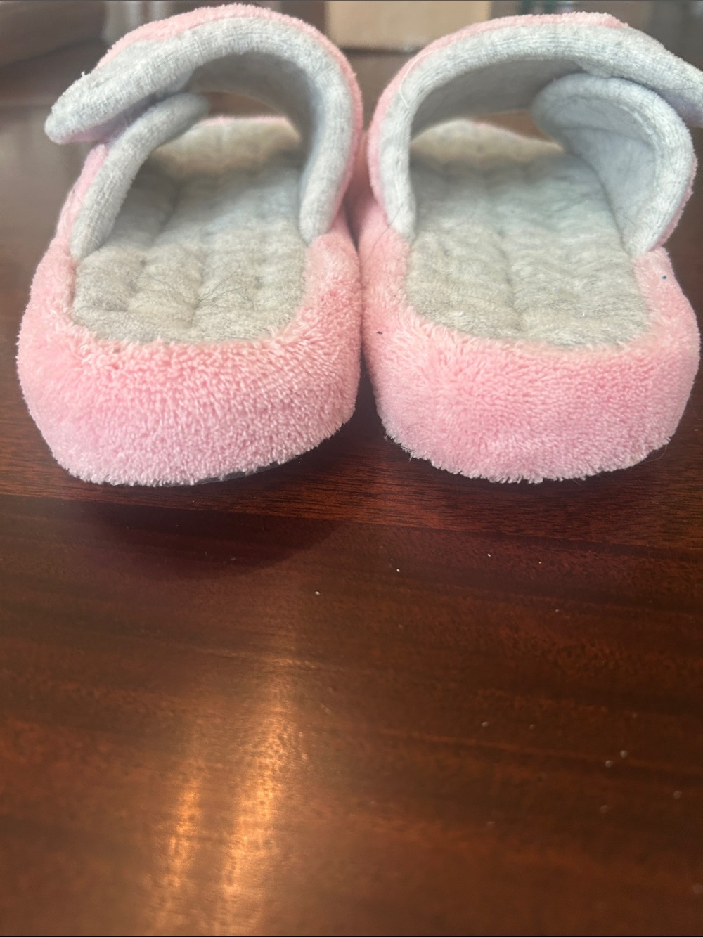 Isotoner size 6.5-7Plush Pink Slide Slippers with Gray Quilted Footbed - Picture 6 of 8